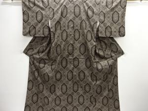 幾何学に花模様織出し本場泥大島紬着物（5マルキ）